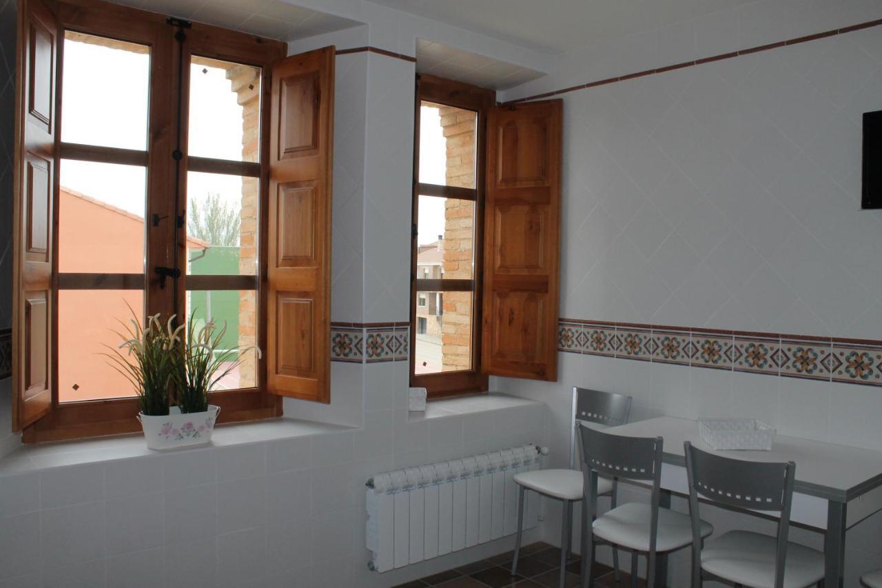 Apartamentos Ribera Del Duero Las Escuelas Vadocondes Esterno foto
