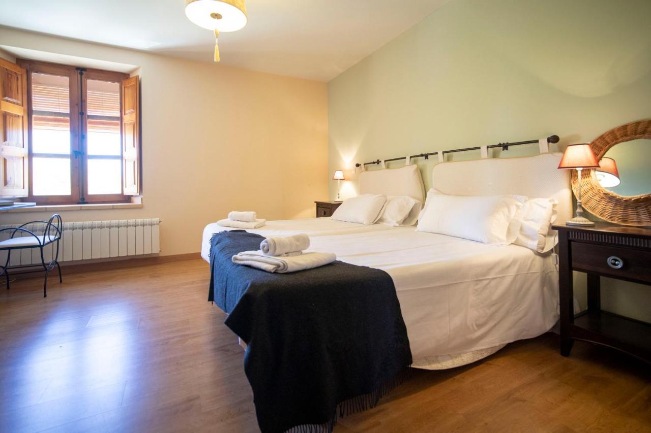 Apartamentos Ribera Del Duero Las Escuelas Vadocondes Esterno foto