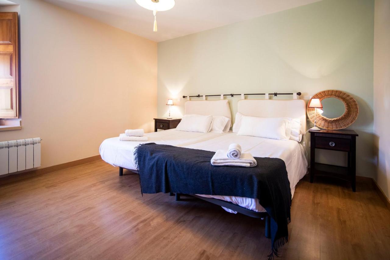 Apartamentos Ribera Del Duero Las Escuelas Vadocondes Esterno foto