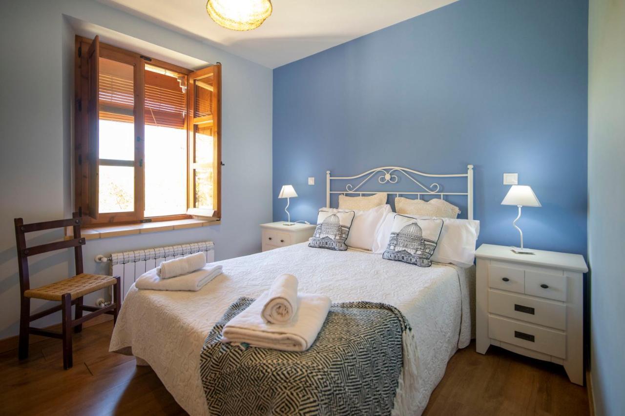 Apartamentos Ribera Del Duero Las Escuelas Vadocondes Esterno foto